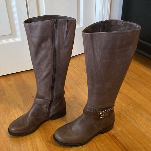 Me Too Leather Boots: 6 1/2 M - Picture 4 of 15